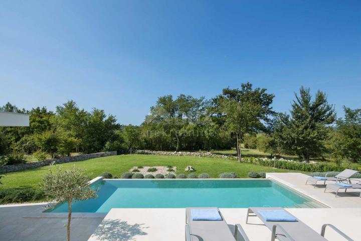 ISTRIA, LABIN - Secluded villa surrounded by nature and spacious land
