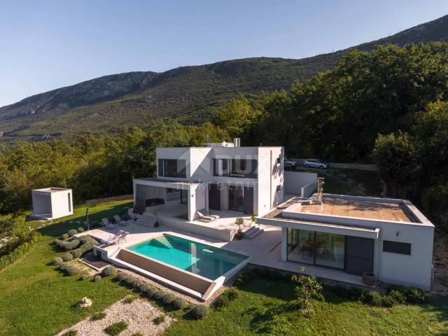 ISTRIA, LABIN - Secluded villa surrounded by nature and spacious land