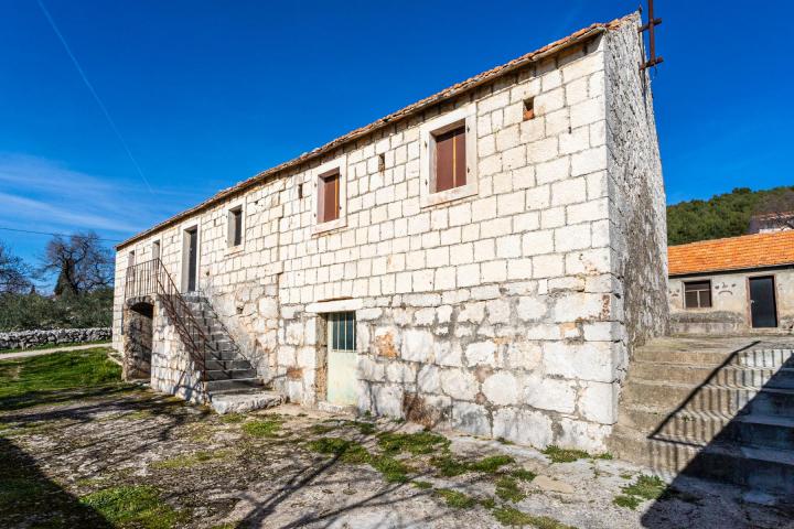 Trogir - autohtono dalmatinsko imanje 