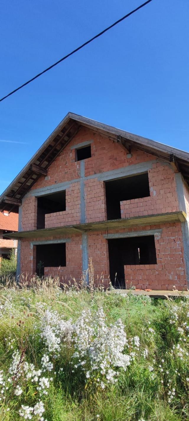 Kuća u izgradnji, Ugrinovci-Grmovac