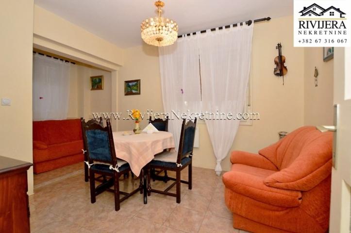 Apartment with a courtyard terrace in the center of Herceg Novi