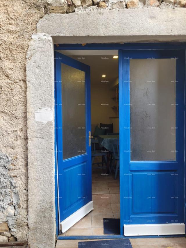Kuća Prodaje se renovirana kamena istarska kuća u  centru lijepog istarskog gradića Motovuna