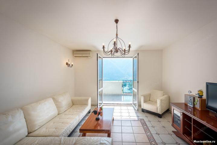 1-soban stan sa panoramskim pogledom na more u Dobroti