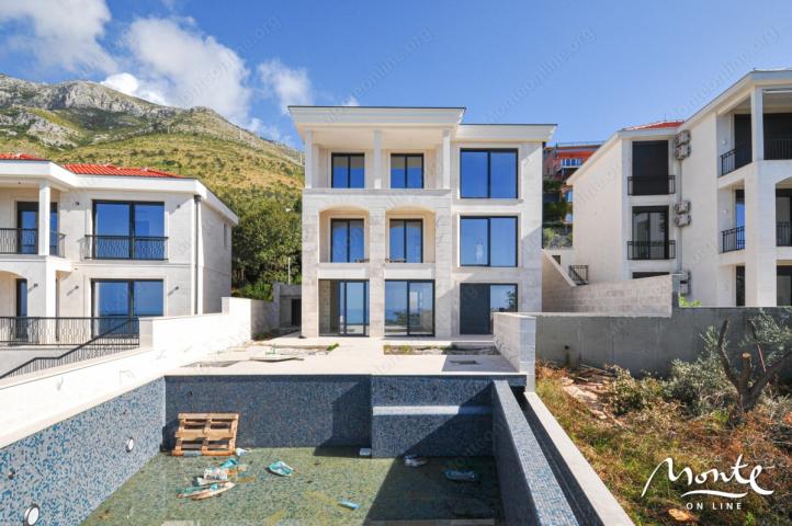 Nova, moderna vila sa panoramskim pogledom i bazenom