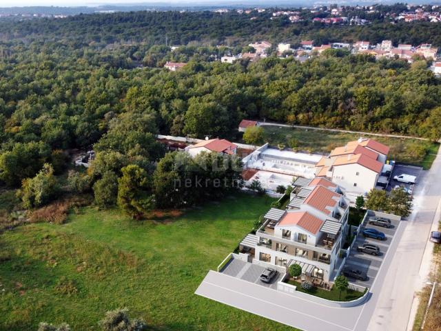 ISTRA, POREČ  - Moderna kuća u nizu 2 km od mora