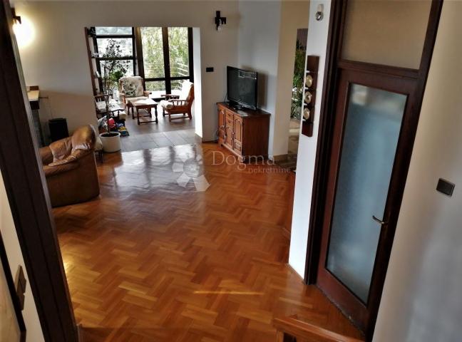 Prodaja kuće, 400 m² + 1500 m² okućnice, Mikulići