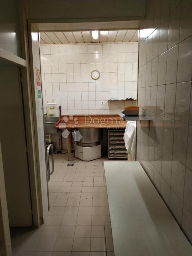 Prodaja poslovnog prostora (pekare u radu), Vrapče, 70 m²