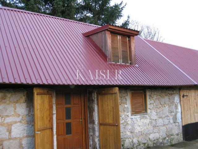 Lika, Gospić - Kuća u blizini Nacionalnog parka Plitvička jezera