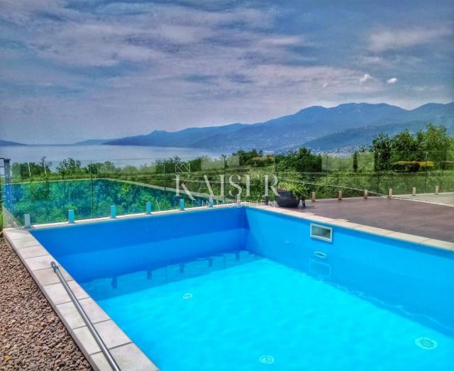 Rijeka, Martinkovac – Luksuzna moderna obiteljska vila s bazenom i pogledom na more