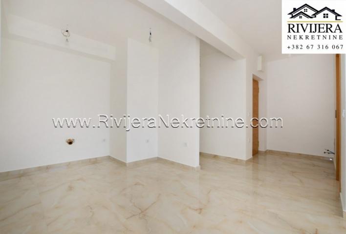 Luxurious one-bedroom apartment with excellent sea view in Baosic