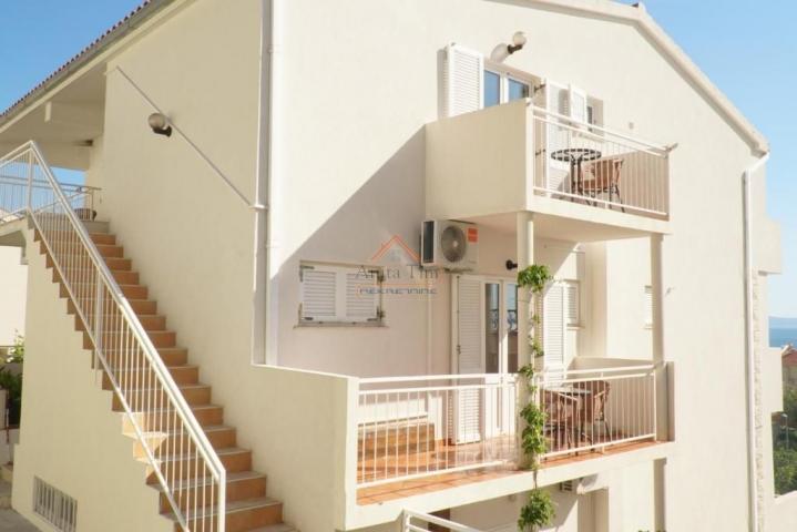 Makarska - apartmanska kuća sa 8 jedinica