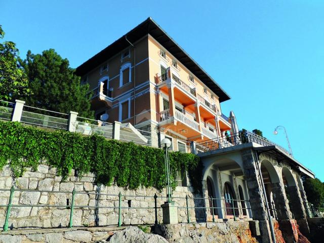 OPATIJA, IČIĆI - Luxurious apartment of 140 m2, with its own beach, for long-term rent