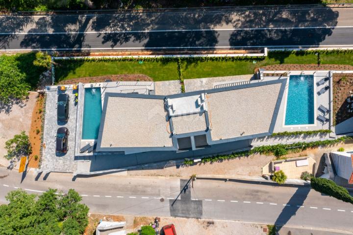 OPATIJA, MOŠĆENIČKA DRAGA – dvije nove vile s bazenom, 410m2 + 225m2 s vrtom, namještajem i wellness