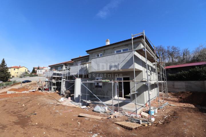 VIŠKOVO, MARINIĆI - Terraced house, new construction, 92 m2, garden!