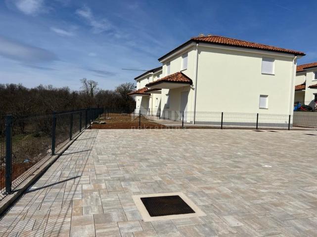 VIŠKOVO, MARINIĆI - Terraced house, new construction, 92 m2, garden!