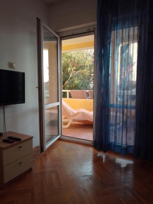 Beautiful 1-bedroom apartment in Petrovac is for rent