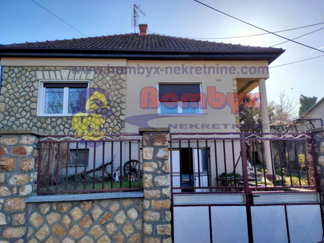 Porodična Kuća 90m Sr. Kamenica Vojvode Putnika plac 410m TOP LOKACIJA