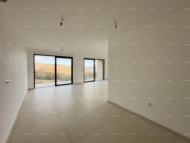 Stan Labin. Prekrasni penthouse s pogledom na more. 