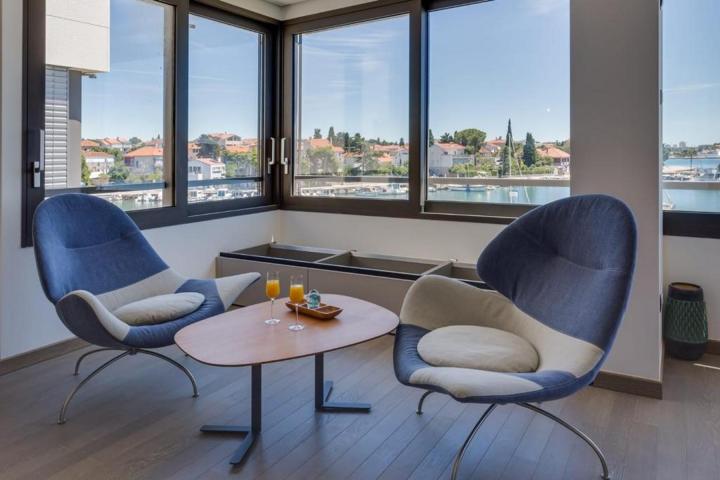 Zadar, Borik, luksuzan stan za dugoročni najam, prvi red uz more