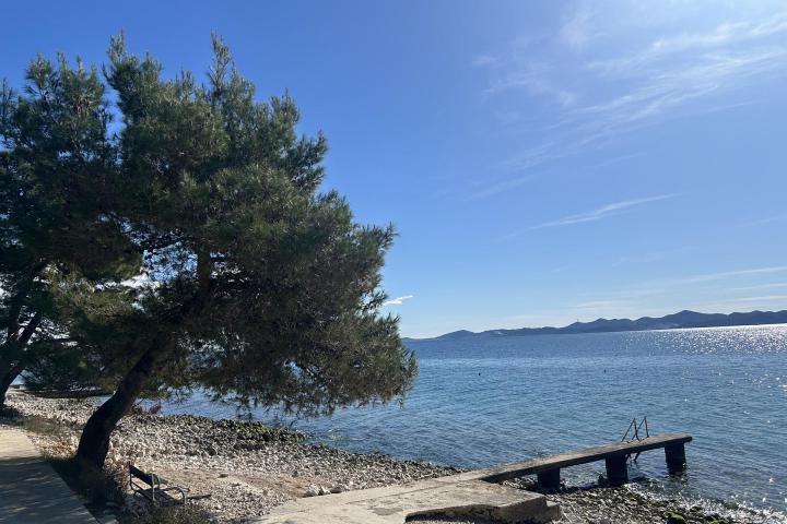 Zadar, Petrčane, atraktivno zemljište s projektom blizu mora