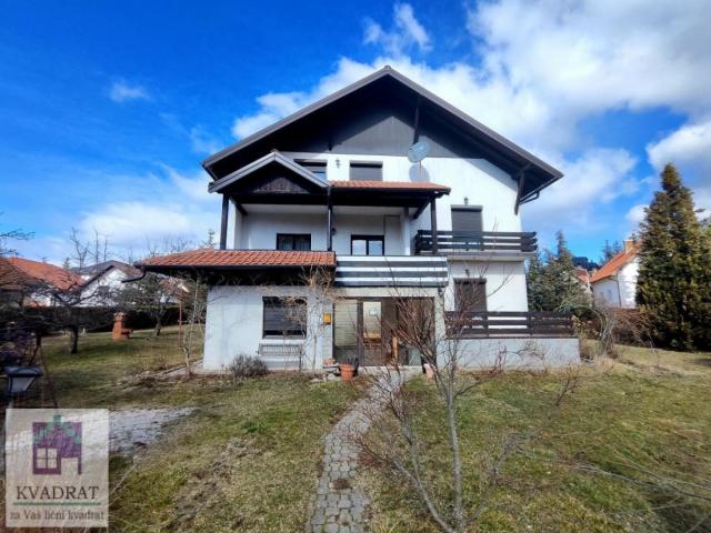 Kuća 423 m², 10 ari, Zlatibor – 520 000 € (ODLIČNA LOKACIJA)