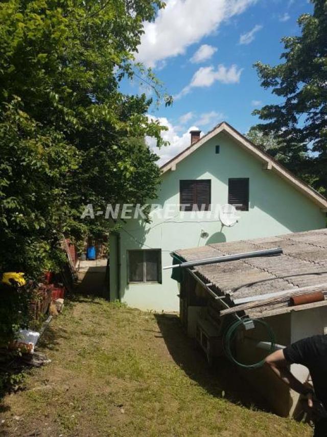 Kuća-Vikendica, propratni objekti, okolina Kamenice, 3621m. kv. 350. 000 eura-prelepo