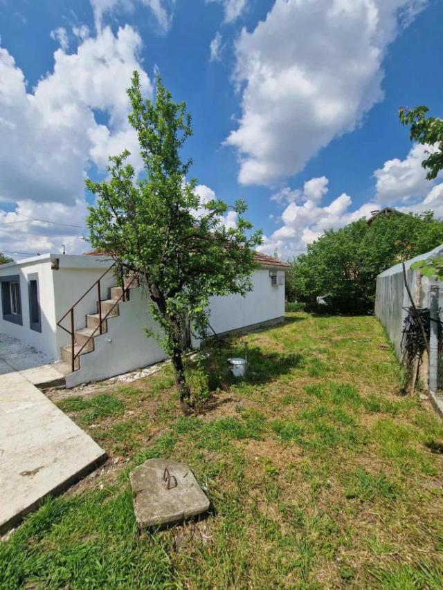 Čerević - dve kuće na placu površine 574m2 - 90000 eura