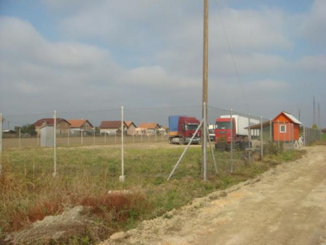 Veternik, Novi Sad. Izdaje se plac pogodan za parkiranje kamiona, građevinskih mašina, itd. 