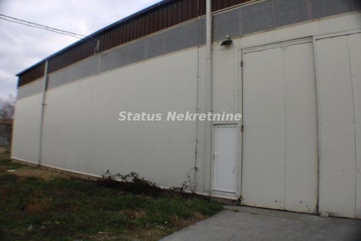 Novi Sad-Dve Hale 4000 m2 na Atraktivnoj Lokaciji za Distribucijske Centre-065/385 8880