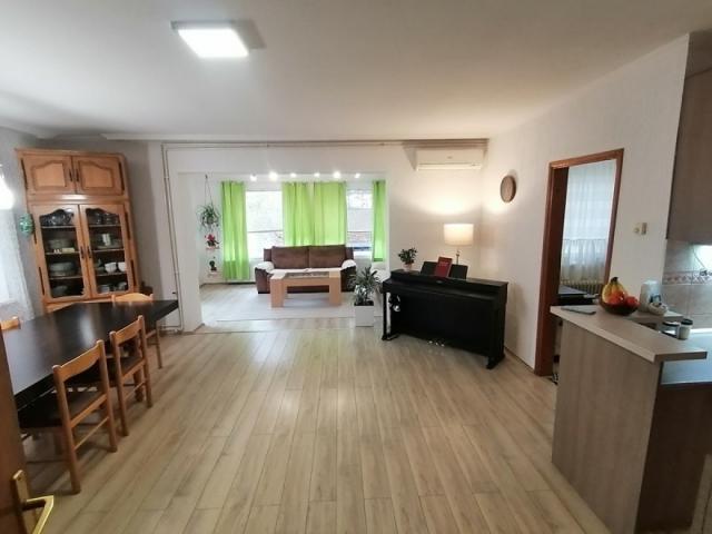 Prizemna kuća 132m2, garaža, plac 627m2 u odličnom stanju - Adice