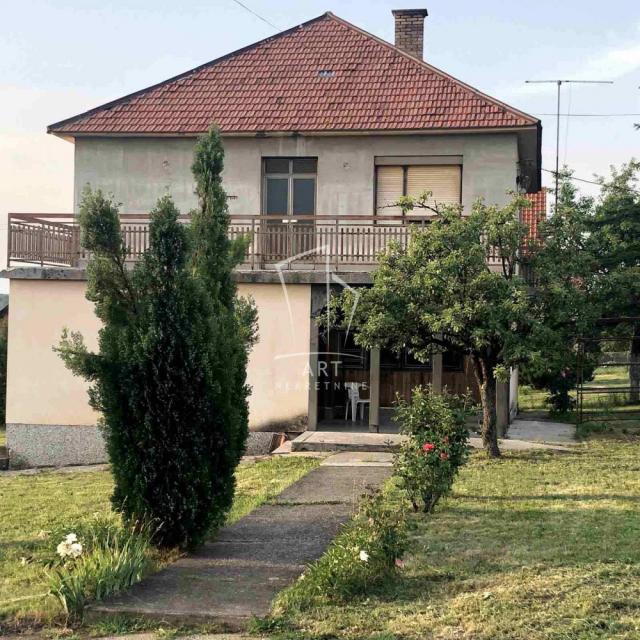 Barajevo, kuća 280m2, sa 50 ari placa ID#7258