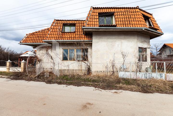 Prodaje se kuća u Donjoj Vrežini u blizini Andži  kompani salona keramike