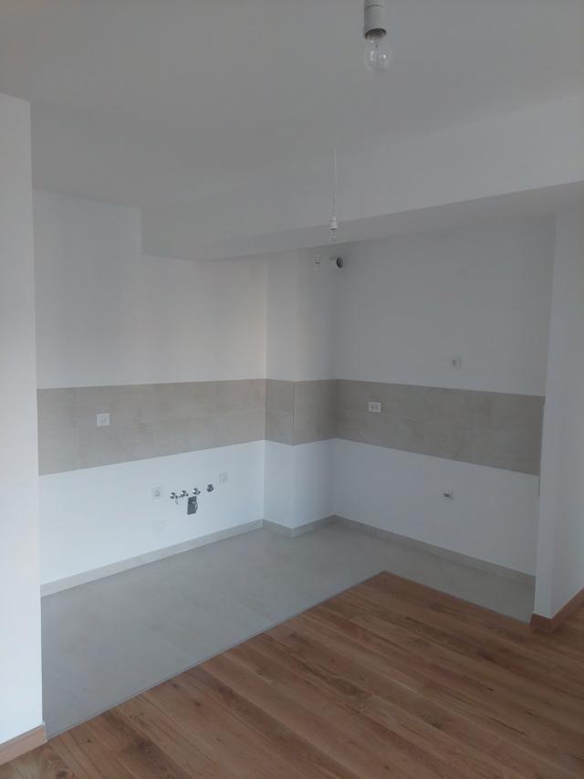 VOZDOVAC VOJVODE STEPE 82m2 , T , 1100e