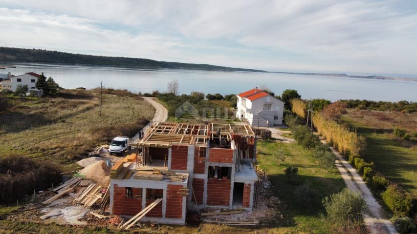 ZADAR, RAŽANAC - Prekrasna vila u izgradnji na 100m od mora