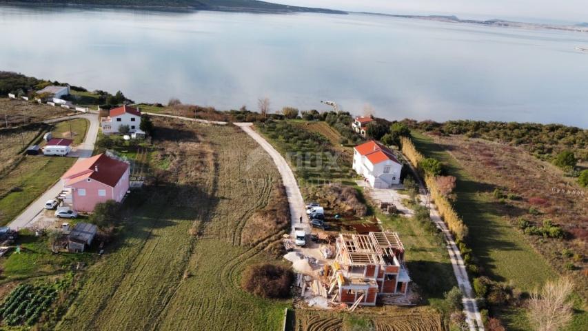 ZADAR, RAŽANAC - Prekrasna vila u izgradnji na 100m od mora