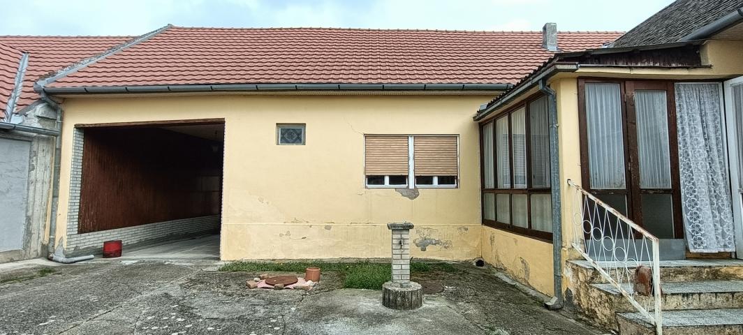 Vojvođanska kuća 280 m2 u Čereviću
