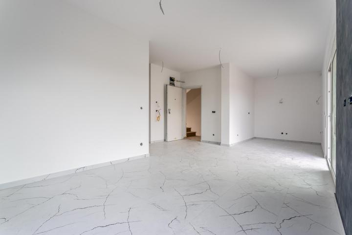 Trogir, odličan dvosoban stan na prvom katu NKP 62. 5 m2
