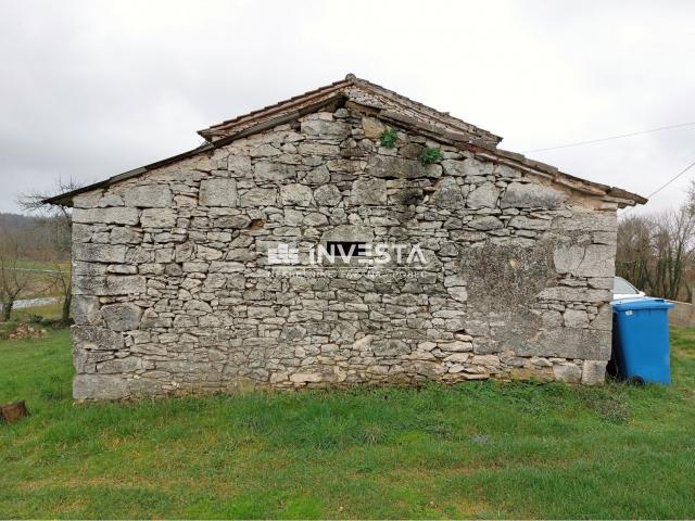 Okolica Gračišća, autohtona istarska kuća s prostranim zemljištem