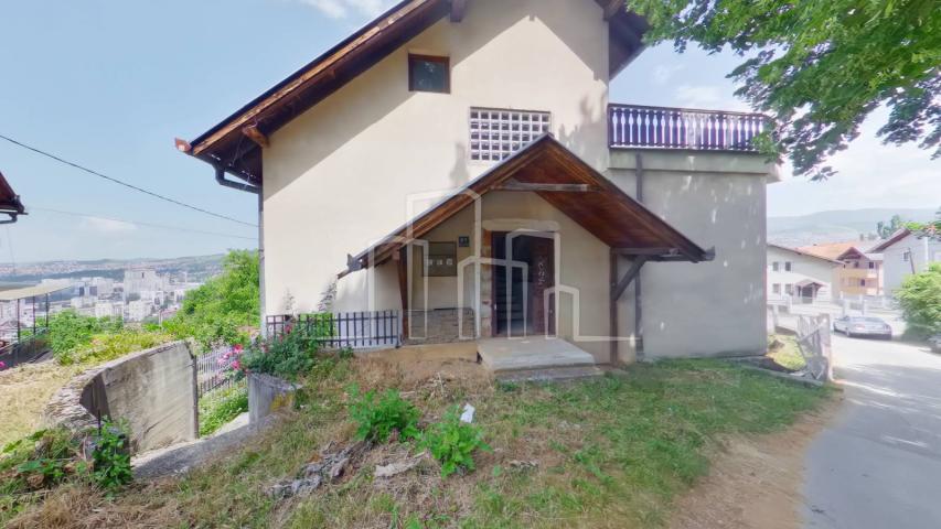 Kuća prodaja 500m2 Ul. Trebevićka prizemlje poslovni i 3 sprata stambena, 3 ulaza, plac 412m2