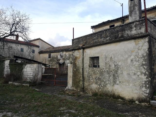 Kuća s imanjem u Lindaru