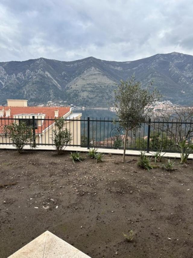 For annual rent, a panoramic two-bedroom apartment-Kotor