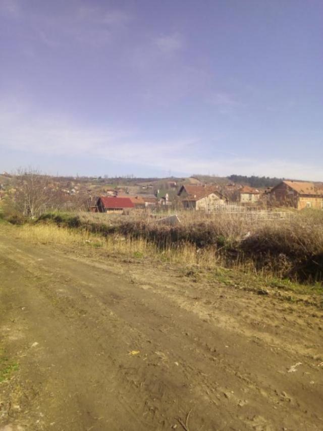 Predivan plac nedaleko od fudbalskog igrališta i doma zdravlja Bukovac