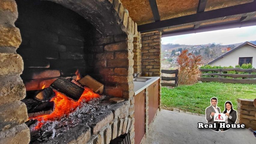 Rakovac, Fruška gora-porodicna kuca sa letnjikovcem