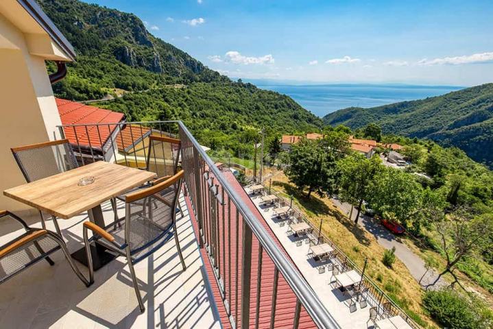OPATIJA, LOVRANSKA DRAGA - apartmanska villa 600m2 i restaurant s panoramskim pogledom u oazi mira +