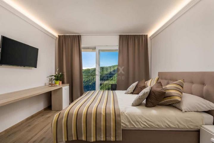 OPATIJA, LOVRANSKA DRAGA - apartmanska villa 600m2 i restaurant s panoramskim pogledom u oazi mira +