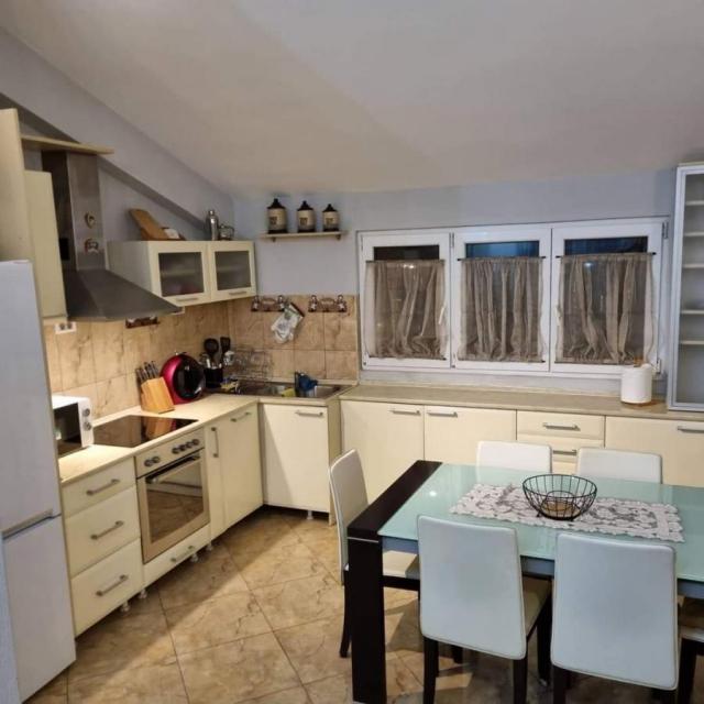 Two-bedroom flat for rent-Tivat