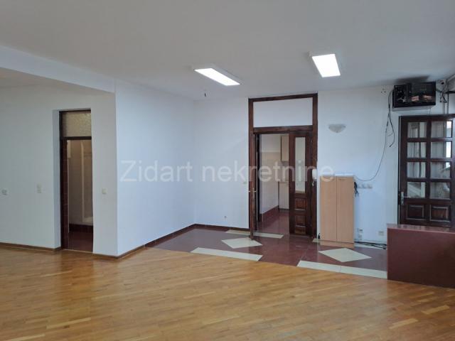 Lep poslovno-stambeni prostor, Zemun, Pregrevica, 240m2