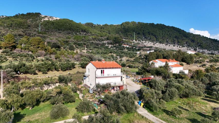 RAB ISLAND, BARBAT - House with 5 apartments surrounded by nature