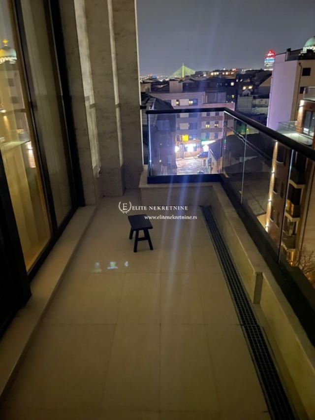 Luksuzan penthouse na Vracaru, garaza. 