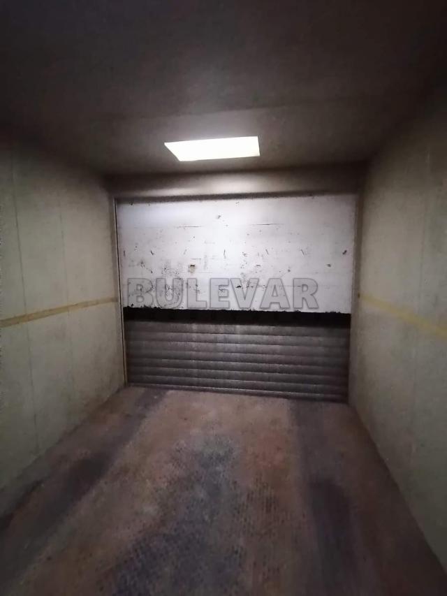 Odlična podzemna garaža, 13m2,  blizu Palilulske pijace